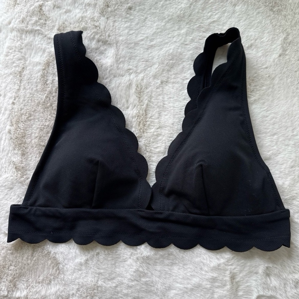 Victoria’s Secret Black Scallop Bikini Top Size L NWOT
